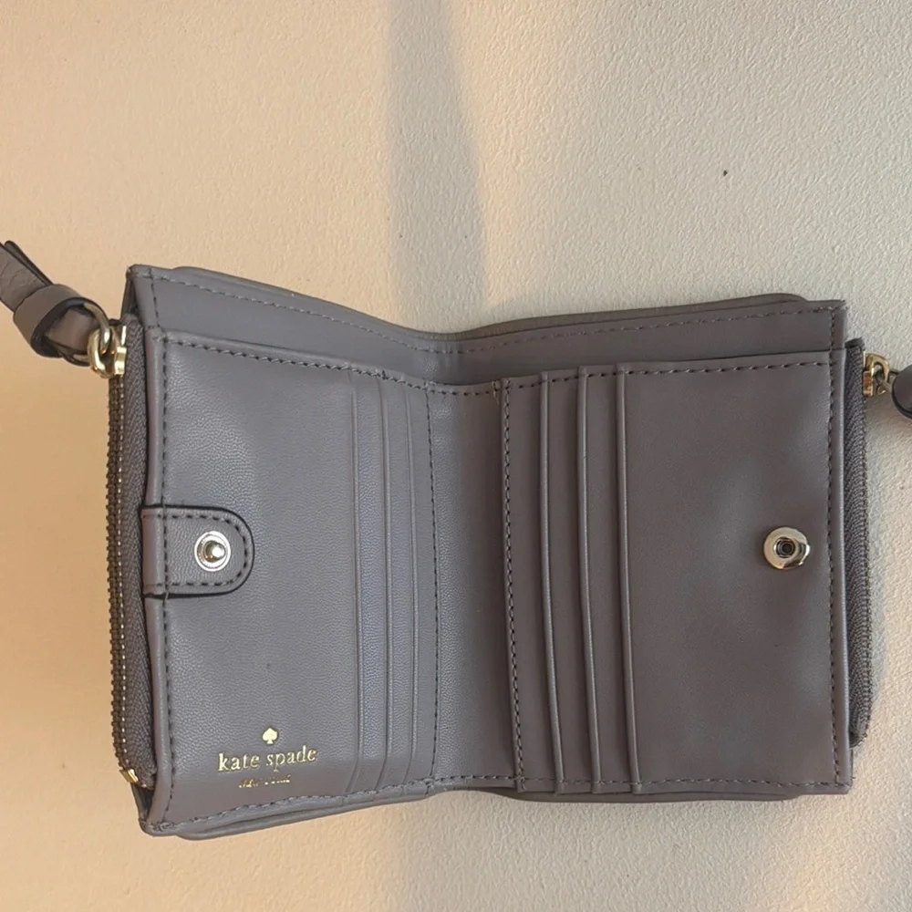 Kate Spade Gray/Beige Wallet Sleek Leather Design - Picture 3 of 3